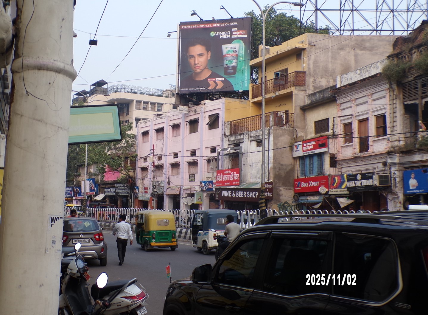 Hazratganj Xing Fc. Xing, Lucknow - 20 x 20 sqft | OOH Advertising | Lucknow